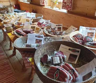 Käse, Speck und vieles mehr beim Bauernmarkt in Tux